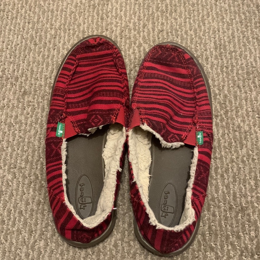Sanuk red printed shoes